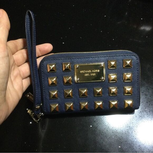 MICHAEL KORS Wristlet  - Picture 3 of 13